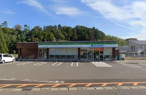ファミリーマート 三国駅北口店まで徒歩23分、1.8km。