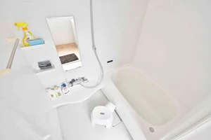シャンプーやリンス、ボディソープ、バスマジックリンも完備です☆掃除用のスポンジもございますので長期滞在でも安心