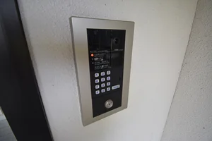 【イメージ】大型テレビ、DVDﾌﾟﾚｲﾔｰ、ﾄﾞﾗｲﾔｰ、布団などの寝具など全て完備です♪また、福井県越前市(武生ＩＣ)ウィークリーマンションではオートロック・防犯カメラも完備♪