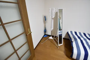 【掃除機完備】福井県越前市(武生ＩＣ)ウィークリーマンション・福井県越前市(武生ＩＣ)マンスリーマンションではビジネスホテルと違い、自宅と同じように生活できるのが強みの1つです。【イメージ】