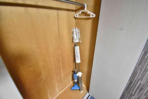 収納スペースもございます♬長期滞在でも安心ですね☆パラソルハンガーと掃除機もご用意がございます★