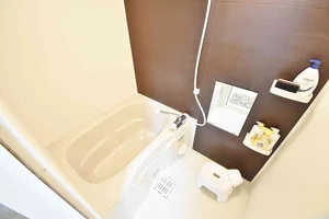 シャンプーやリンス、ボディソープ、バスマジックリンも完備です☆掃除用のスポンジもございますので長期滞在でも安心