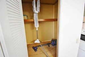 【掃除機完備】岐阜市ウィークリーマンション・岐阜市マンスリーマンションではビジネスホテルと違い、自宅と同じように生活できるのが強みの1つです。