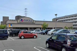 ㈱カネスエ 岐大前店まで徒歩21分、1.6kｍ。