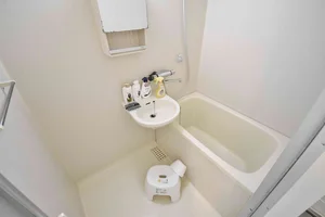 シャンプー・リンス・ボディソープ・風呂用洗剤・スポンジをご用意しておりますのでぜひご活用ください！岐阜市ウィークリーマンションでは7日以上から利用可能★