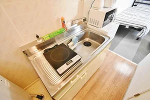 【キッチン画像】岐阜市ウィークリーマンションでは、冷蔵庫や電子レンジ・ケトル・炊飯器などもご用意しております(*'ω'*)