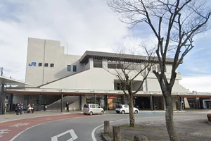 JR彦根駅まで車で12分、6.3km。