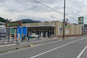 フレンドマート 米原駅前店まで徒歩5分、400m。