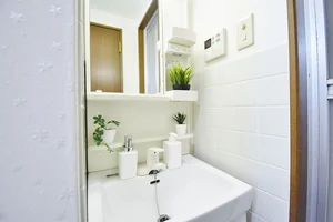 嬉しい独立洗面台付き♪大きな鏡で身支度!(^^)!急がしい朝もバタバタしません♪