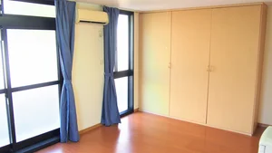 のマンスリーマンション・ウィークリーマンション「レオパレスＫＯＩＺＵＭＩ－Ⅰ 101(No.561278)」メイン画像