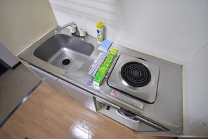 お箸、お鍋、包丁、お皿、ボウル、お玉、食器用洗剤、簡単な調理器具は各種取り揃えています♪