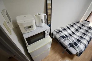 お鍋・フライパン・包丁・まな板などの調理器具完備♪1週間以上も外食ばかりでは栄養的にも経済的にもあまり良くないですよね。近隣にはスーパーもございますので自炊をしてみてはいかがでしょうか♪