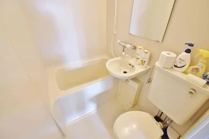 トイレットペーパーやトイレ用ブラシ、トイレ用洗剤完備なので、姫路駅前南畝町での長期利用のお客様にもオススメ♪弊社では家具家電・調理器具付きでリーズナブルな価格設定をしております☆