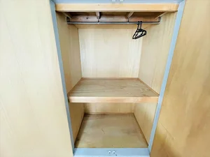 収納スペースも広く、長期滞在でも安心！！嬉しいポール付☆☆