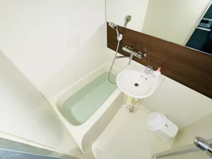 バストイレは別♪バスルームには風呂桶・風呂イス・風呂用洗剤・スポンジをご用意しておりますのでぜひご活用ください！