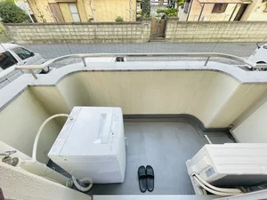 洗濯竿・スリッパ備え付☆入居中洗濯もできるので、コインランドリーに行かなくても大丈夫☆☆