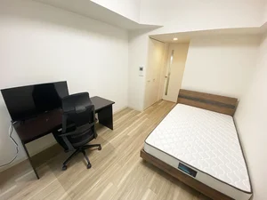 写真はお部屋のイメージです。ラグなどの室内装飾はございません。