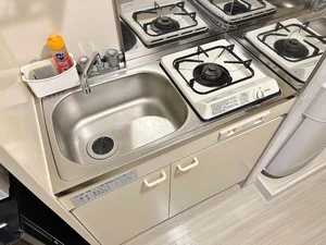 【キッチン画像】滋賀近江八幡ウィークリーマンション♪冷蔵庫、電子レンジ、炊飯器、ケトル、調理器具や食器類もご用意しております(^^♪