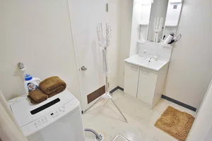 脱衣室も広々(^^♪ パラソルハンガーのご用意もございますので、室内干しも可能です★