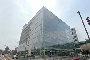 AOSSA (アオッサ) まで徒歩2分、270m。