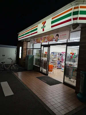 セブン-イレブン 津市栄町４丁目店まで徒歩11分