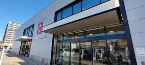ユニクロ 津島崎店まで車で7分