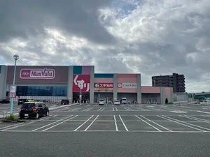 スギ薬局 アクシス鈴鹿店まで車で8分