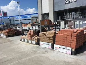 DCM 鈴鹿店まで車で8分