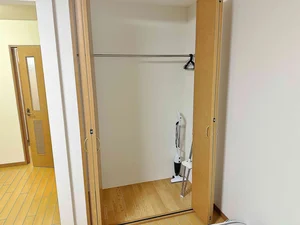 【掃除機完備】鈴鹿市ウィークリーマンション・鈴鹿市マンスリーマンションではビジネスホテルと違い、自宅と同じように生活できるのが強みの1つです。