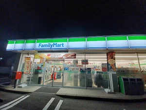 ファミリーマート 伊勢河崎店まで徒歩7分