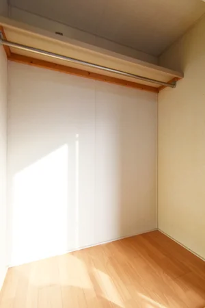 収納も充実！　長期の滞在でも荷物を収納できるので邪魔にならないです。