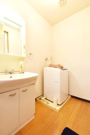 独立洗面台付で朝支度など　女性に嬉しい設備♪　お風呂上りや朝自宅にも便利な設備！