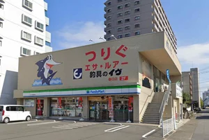 ファミリーマート 大分東春日町店まで1.8km。
