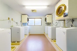 ランドリースペース（洗濯：無料、乾燥：100円）