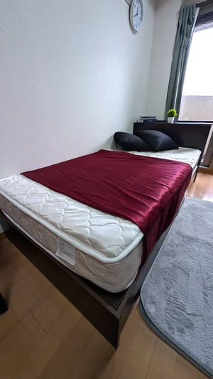 木製のしっかりとしたベッド♪