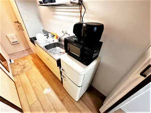 【キッチン画像】岐阜市ウィークリーマンション♪冷蔵庫、電子レンジ、炊飯器、ケトル、調理器具や食器類もご用意しております(^^♪