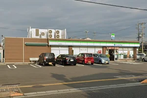 ファミリーマート 西岐阜駅南店まで徒歩6分、500ｍ。