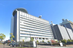 岐阜県警察本部まで車で5分、1.7km。