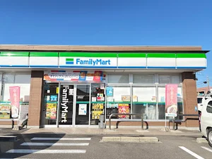 ファミリーマート 西岐阜駅南店まで徒歩8分