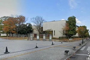 岐阜県美術館まで車で4分、1.2ｋｍ。