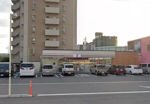 セブン-イレブン 岐阜市橋店まで徒歩13分、1.0km。
