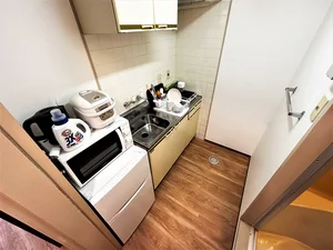 【キッチン画像】JR岐阜駅前ウィークリーマンションでは、冷蔵庫や電子レンジ・ケトル・炊飯器などもご用意しております(*'ω'*)