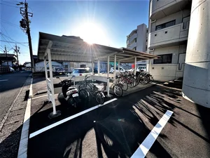 Kマンスリー岐阜駅南口前Ⅱ【禁煙・岐阜駅ウィークリーマンション・岐阜駅前マンスリーマンション】の駐輪場画像。