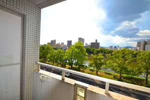 眺めが抜群♪徒歩圏内に郵便局・コンビニなどがございますのでとても便利な立地となっております。