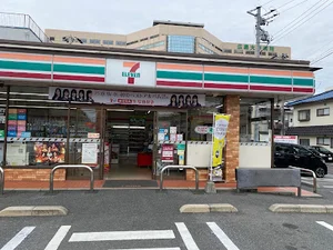 セブン-イレブン 広島出汐４丁目店まで徒歩４分
