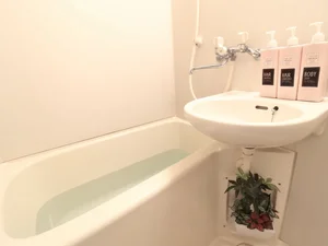 ボディーソープ・シャンプーだけでなく、歯ブラシなど備品も充実しておりますので短期～長期お住まいの方にも「あったら助かるものが多い」と大変ご好評いただけております！