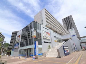 グランアークテラス（複合商業施設）　徒歩8分