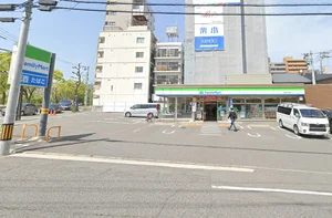 ファミリーマート 堺町二丁目店　徒歩3分