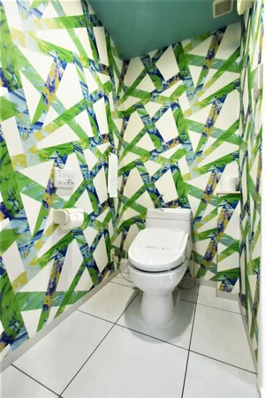 温水暖房便座付きで 愛好家には特に良い! トイレットペーパー・トイレブラシ・洗剤などすべて標準品!