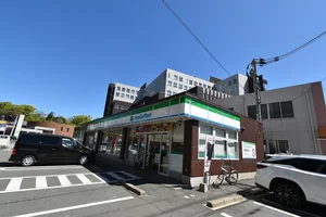 ファミリーマート 熊本古城町店まで徒歩6分、450ｍ。